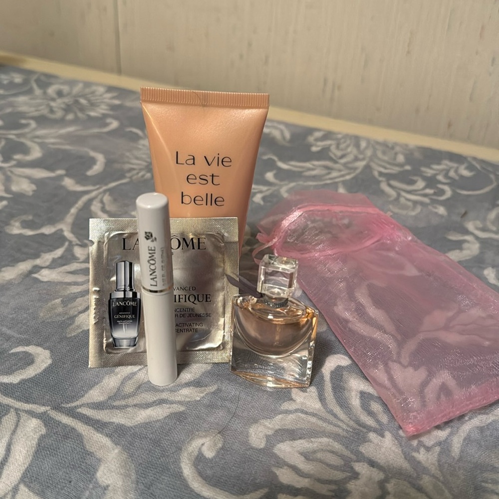 Lancôme La vie est belle perfume & lotion.
